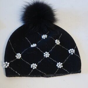 NWT Womens Tina Demel Black Pearl Flower Beanie Hat W/Fox Fur Ball
